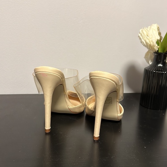 Amazing Fashionnova clear and nude heels. Size 5.5 - Picture 6 of 8